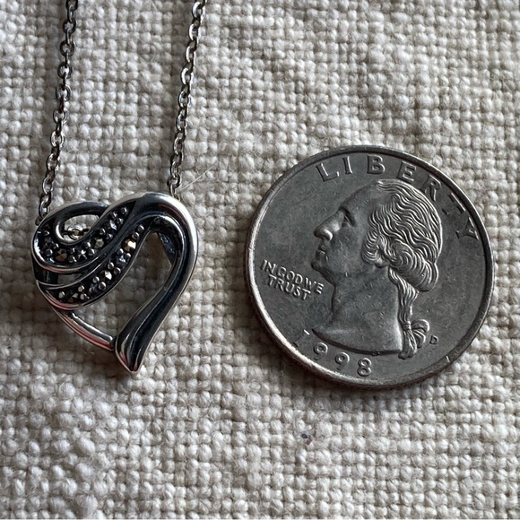 Vintage Marcasite & 925 NV Sterling Silver Swirl Heart Pendant & Necklace - Picture 6 of 10